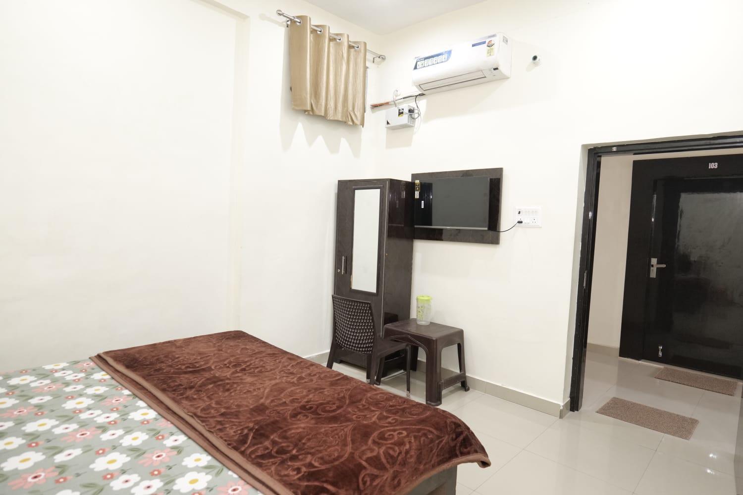Hotel Jaanvi オルチャ エクステリア 写真