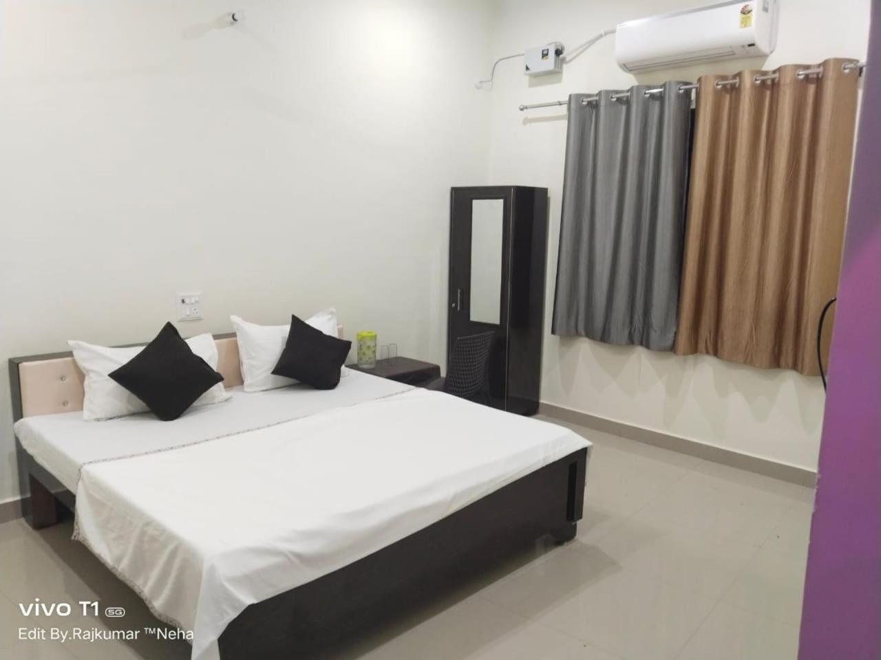 Hotel Jaanvi オルチャ エクステリア 写真